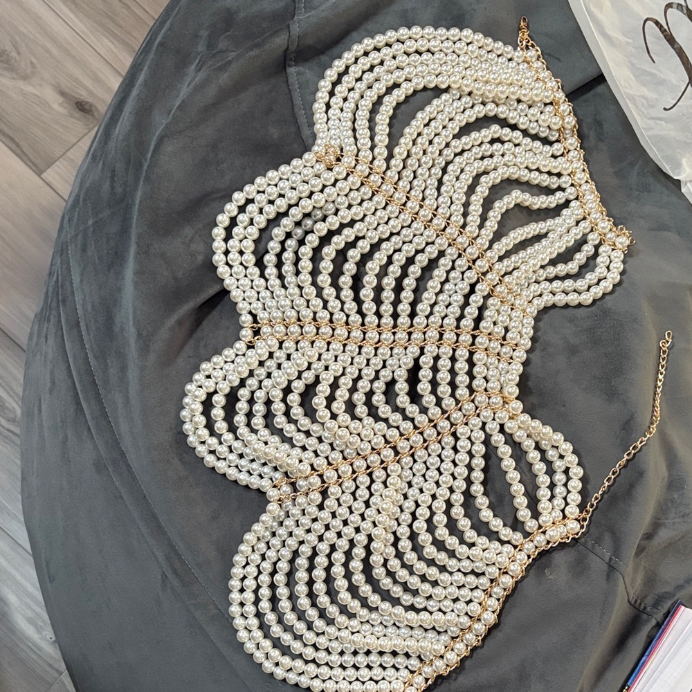 Elegant Pearl Beaded Capelet - Picture 3 of 6